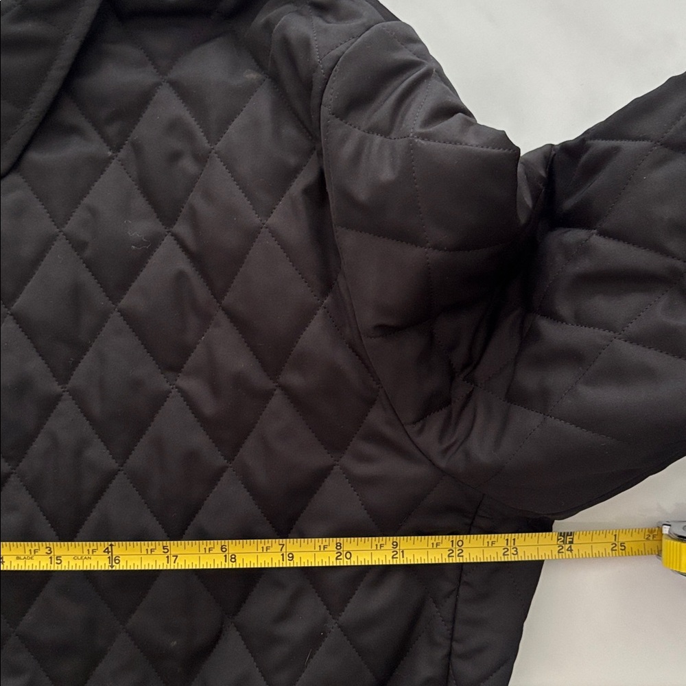 Burberry Women’s Black Quilted Barn Jacket - Picture 8 of 13